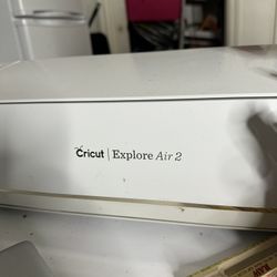 Cricut Explore Air 2 + All Accessories And Heat Press