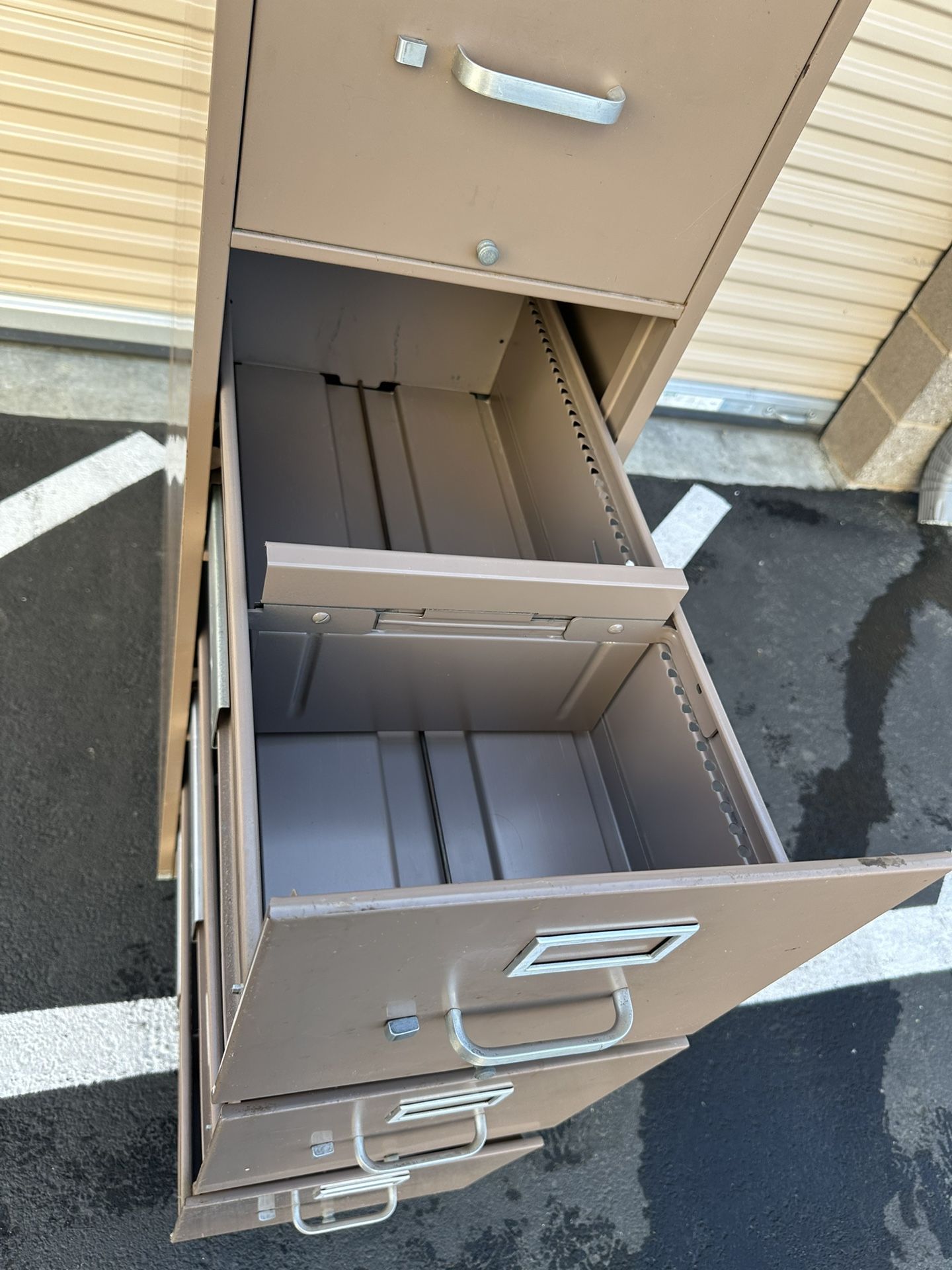 (HON) Metal File Cabinet / Gabinete De Metal