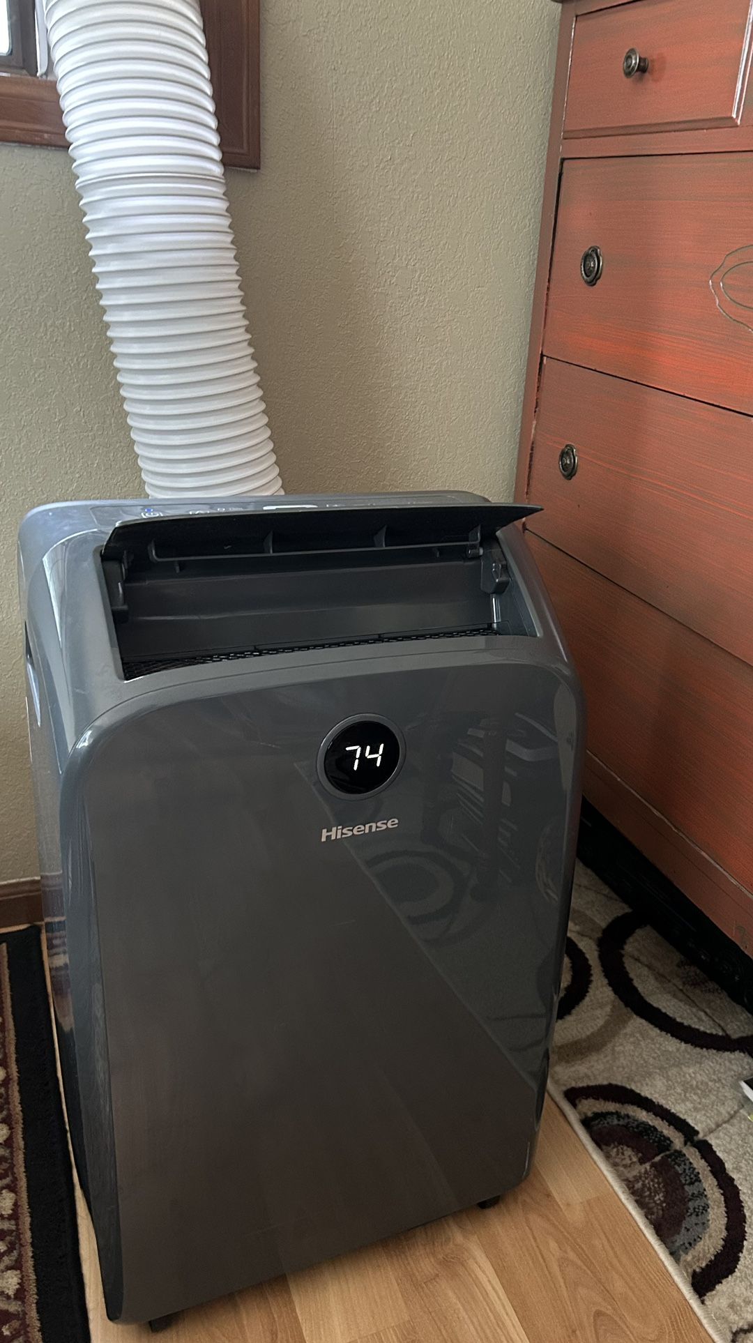 Hisense 12500 BTU Air conditioner with Heat