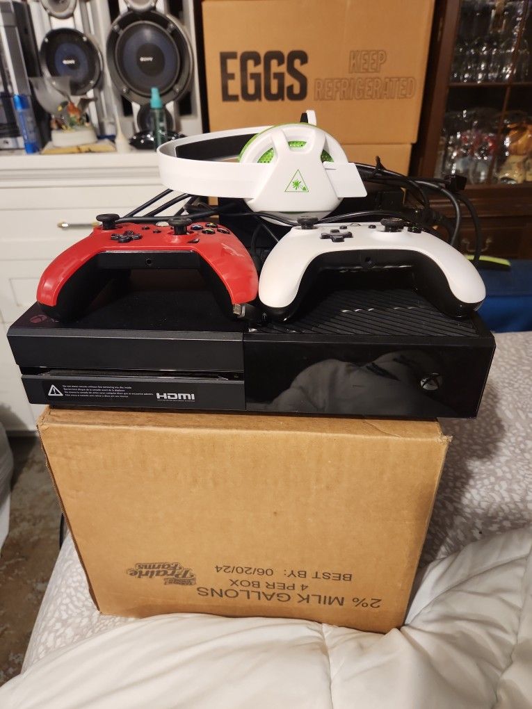 Xbox One Console 2 Controllers And Headset