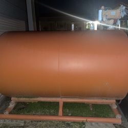 600 Gallon Fuel Tank With Pump 