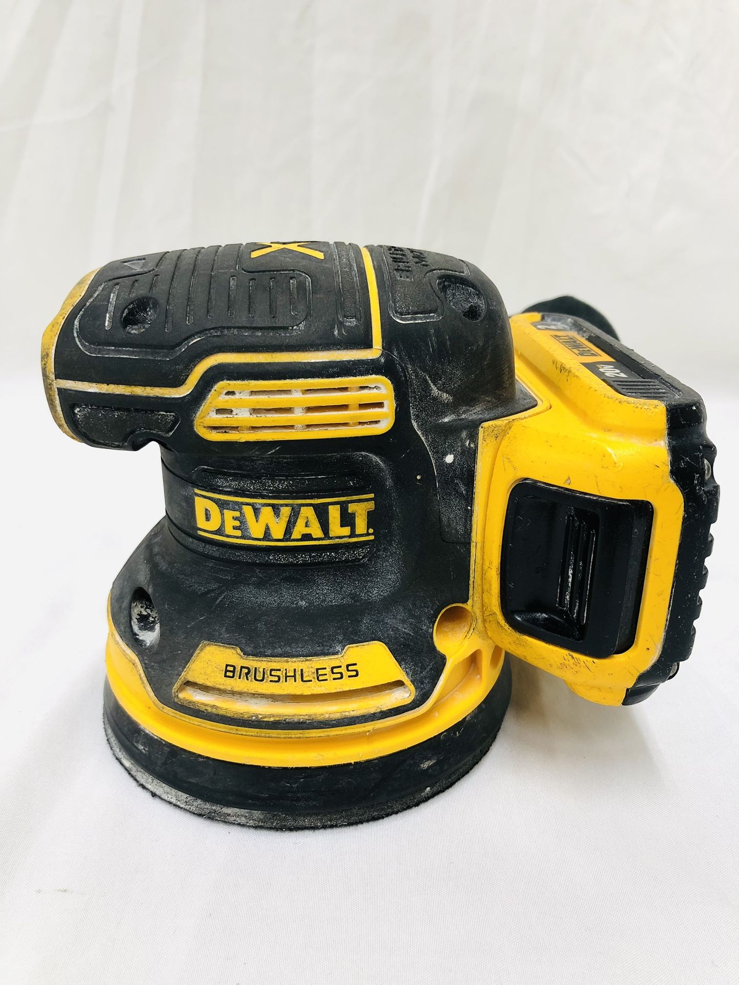 DeWalt 20V MAX XR Cordless 5” Random Orbital Sander