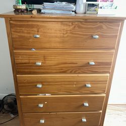 5 drawer Dresser