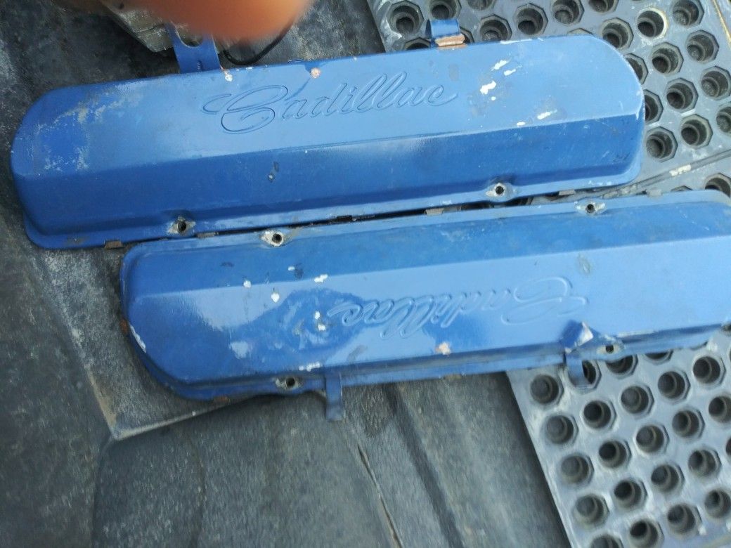 OE Cadillac 500 big blockvalve covers