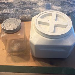 Pet Food Containers