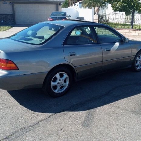 LEXUS ES300 Sold As Is Or Trade For RV TYPE