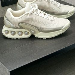 Nike Women's Air Max Dn.