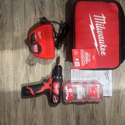 M12 3/8 Drill W/ Bits 