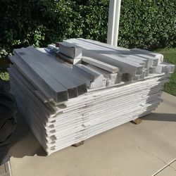 138 ft of white vinyl fence for sale