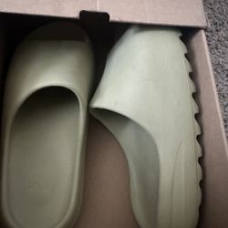 Yeezy Slides 11