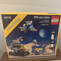 LEGO Micro Rocket Launchpad Set - Blue, White, Yellow