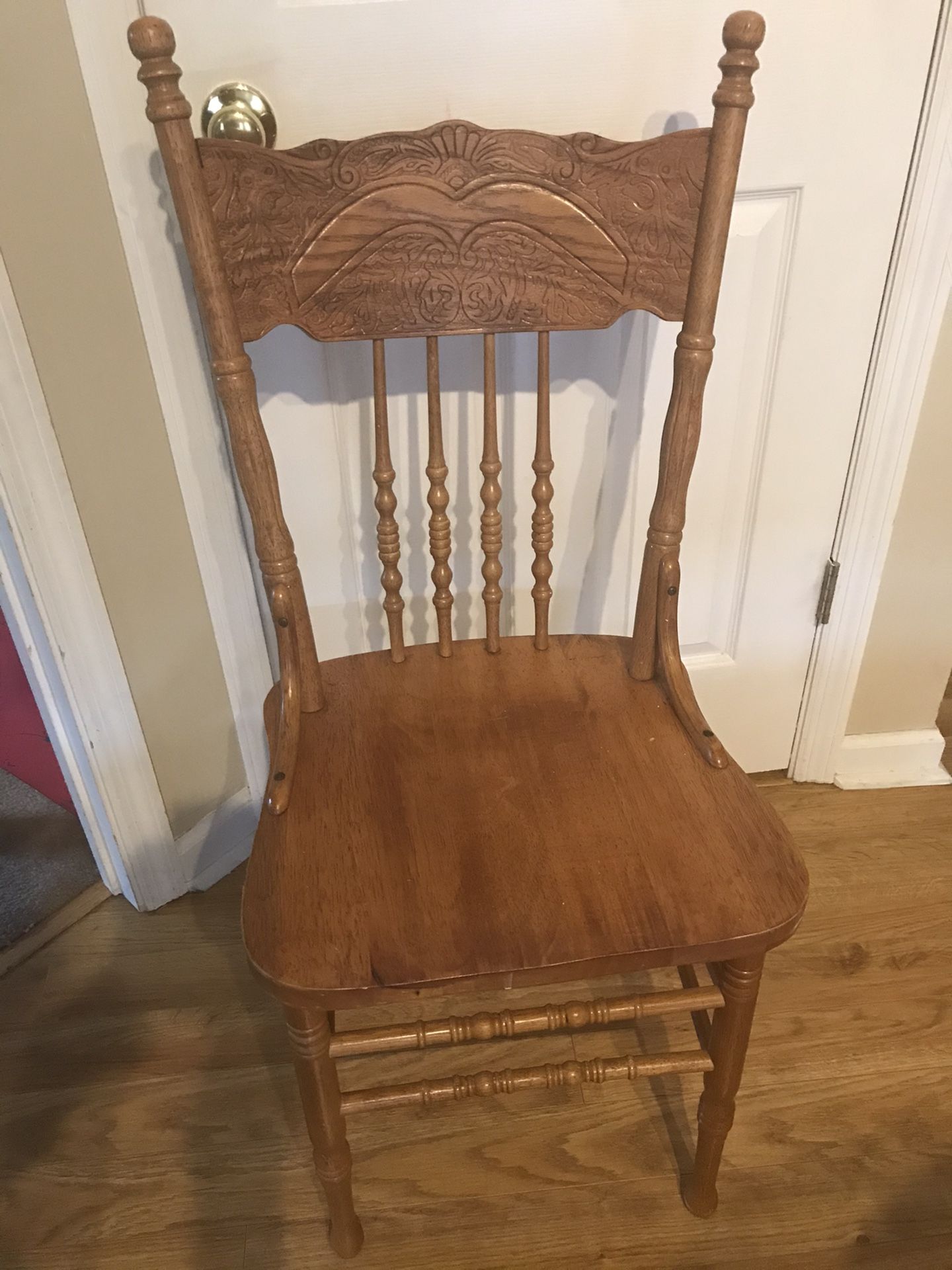 Nice wooden chair good condition like new