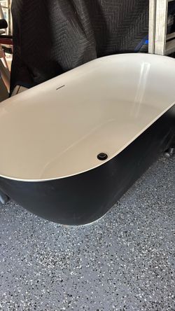 Black And White Tub