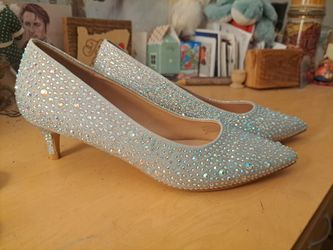 Beautiful silver heels sparkle shoes size 8 or 8.5 women's elegant cinderella slippers gem