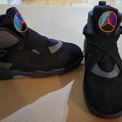 Air Jordan 8
Aqua (Size 1.5y)