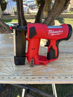 Milwaukee pin nailer