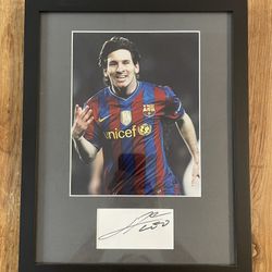 Lionel Messi Signed Display: Auto Card With 7 X 9 Pic