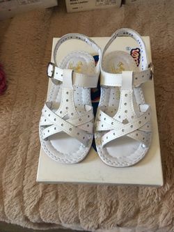 VENDO HUARACHE PARA NIÑA SIZE 7