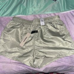 Essential Shorts (medium)