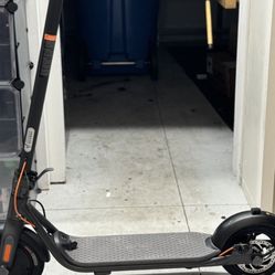 Ninebot Segway Scooter  New!!!  Spare Tire Included 