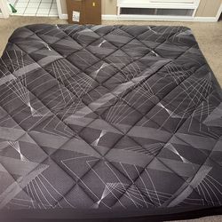 King Mattress w/Mattress Topper & Boxspring (Metal Bedframe)