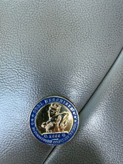 This is a commemorative challenge coin featuring pitcher Orel Hershiser. • The coin celebrates his record-setting "59 Consecutive Scoreless Innings" i