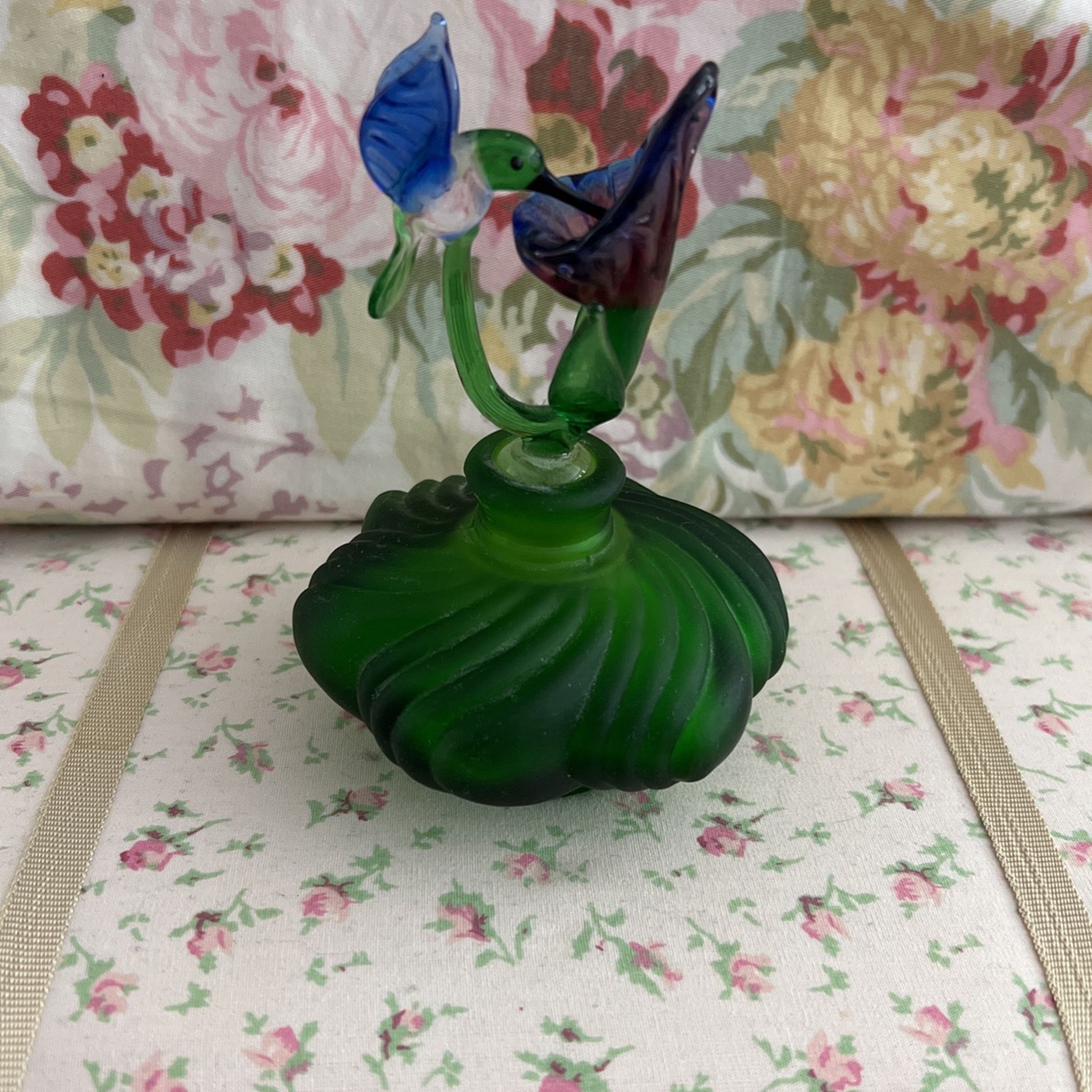 “BEAUTIFUL “ Emerald Green Vintage Humming Bird Perfume Bottle 