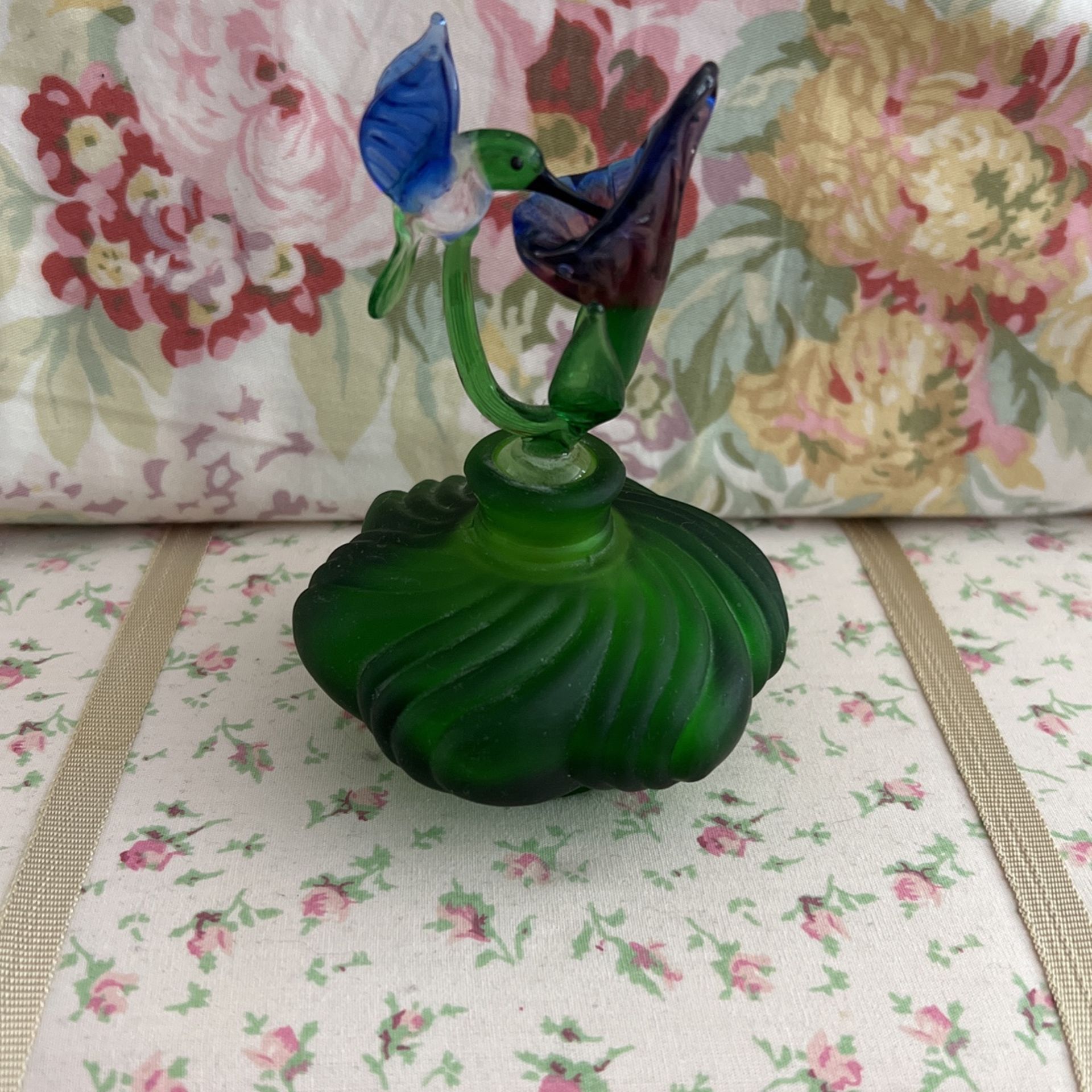 “BEAUTIFUL “ Emerald Green Vintage Humming Bird Perfume Bottle