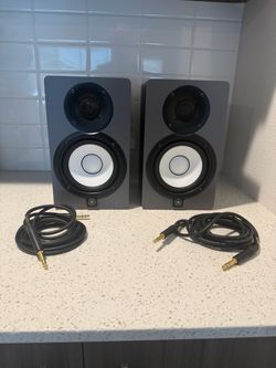 Yamaha Studio Monitor Speakers Pair with Cables
