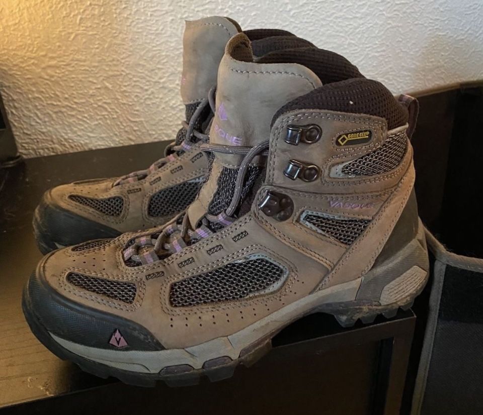 Vasque Breeze 2.0 Mid GTX Hiking Boots - Womens 9.5 Camping Boots