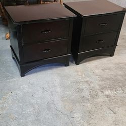 2 Nightstands 
