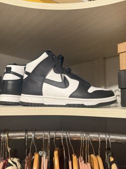 NIKE DUNKS 