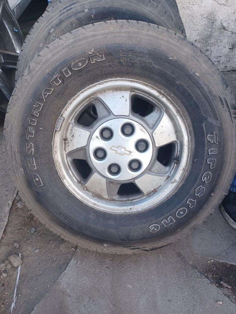 03 Chevrolet Tahoe Rims N Tires
