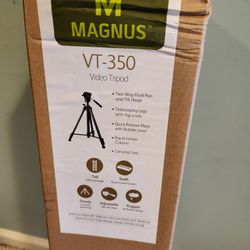 

Magnus VT-350 Video Tripod with Fluid Head