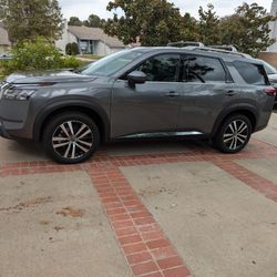 2023 Nissan Pathfinder With Luggage Package
