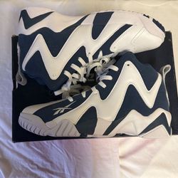 Reebok Kamikaze Size 9 