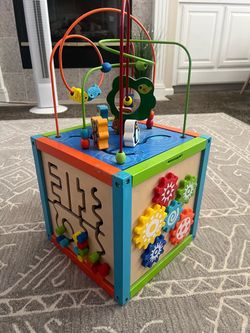 KIDS ACTIVITY CUBE! WOODEN AND SUPER COLORFUL!  EXCELLENT CONDITION