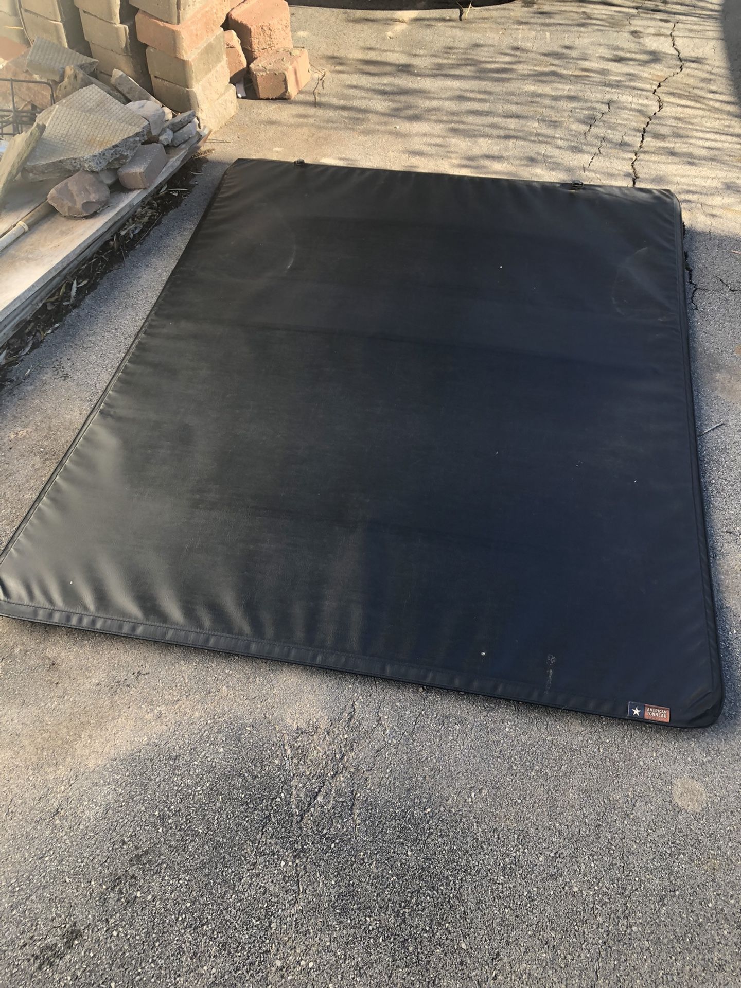 Tanneau Cover For 07 Toyota Tacoma with 5ft Box.