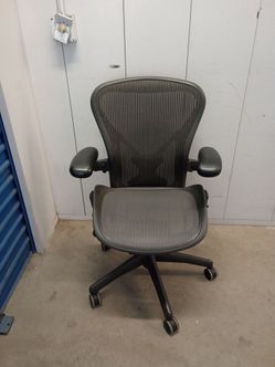 Herman Miller aeron typ B $ 400