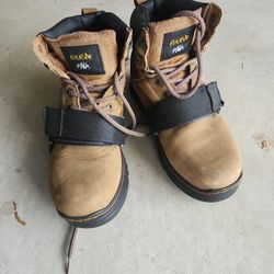 Cougar Paws - Size 9