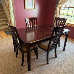 Dining table and 4 chairs