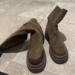 Rubber platform booth suede