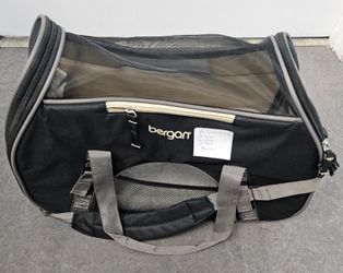 Pet carrier in perfect condition. Never used.