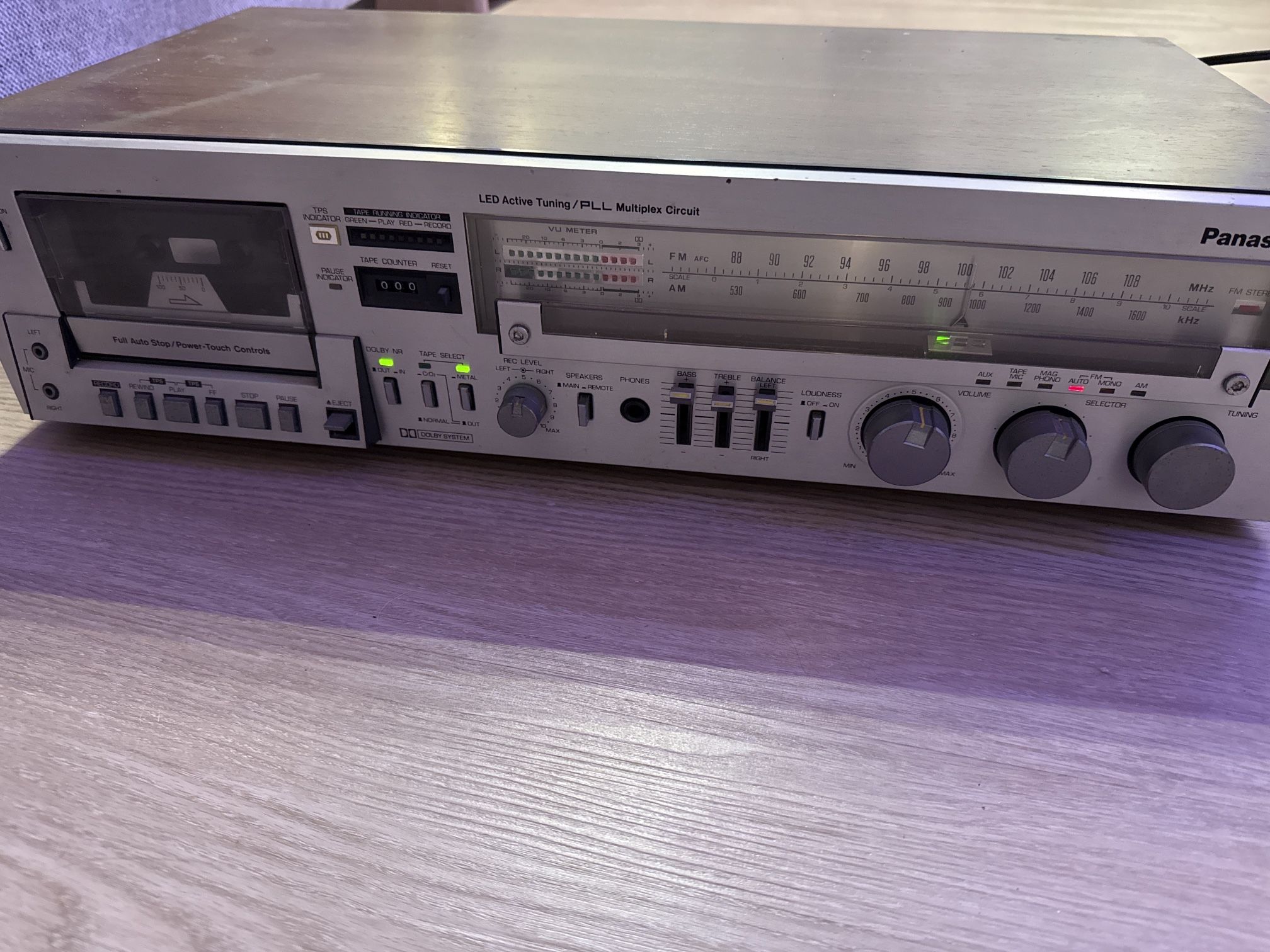 Panasonic Stereo Receiver SE-4510 (Vintage) Vintage Panasonic SE-4510 stereo receiver / tape deck combo. 