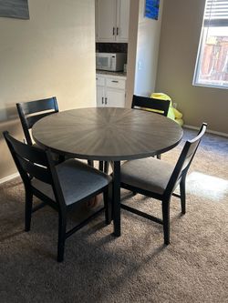Beautiful dining table with 4 chair