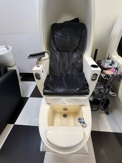 Pedi spas - shampoo bowls