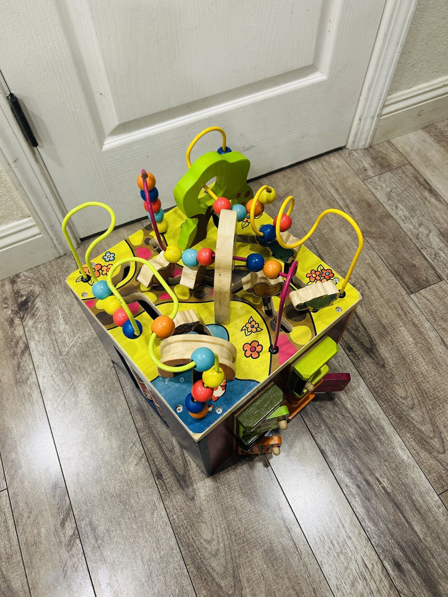 ZANY ZOO KIDS ACTIVITY CENTER (Cube)