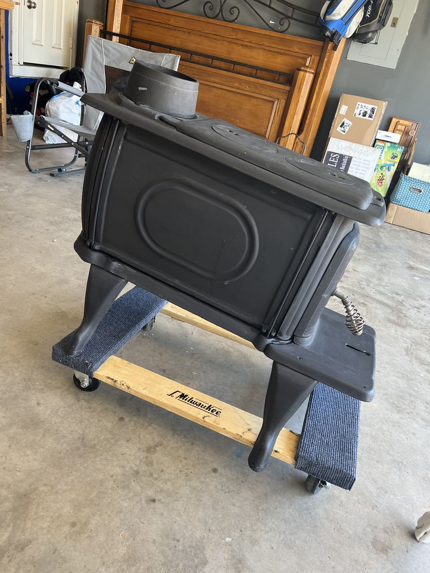 Vogelzang Cast Iron Standard Boxwood Wood Stove (BX26E) for Sale in  Corinth, TX - OfferUp