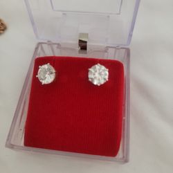 Diamond Earrings 2c  lg.  18k Gold . It's Stunning
