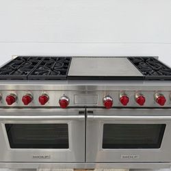 WOLF 60" Dual Fuel Range - 6 Burners and Infrared Dual Griddle